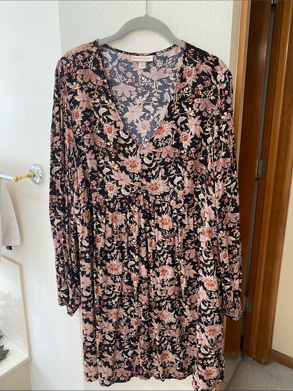 Knox Rose Black Floral V-Neck Long Sleeve Dress